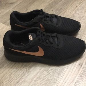 Women’s Nike Tajuns